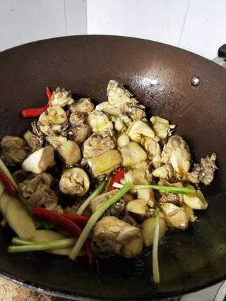 Braised Chicken with Shiitake Mushrooms and Root Vegetables step 5: Add the ginger, garlic, dried chili peppers, and Sichuan peppercorns. Stir-fry u