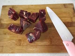 Braised Beef with Potatoes and Carrots step 5: Prepare the aromatics and spices, including star anise, bay leaves, cinnamon sti