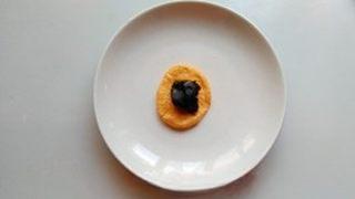 Pumpkin Red Bean Cakes step 6: Flatten each portion and place a spoonful of sweet red bean paste in the center.