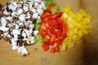 Omelette Fried Rice step 2: Wash the vegetables thoroughly. Dice the shiitake mushrooms and bell peppers.