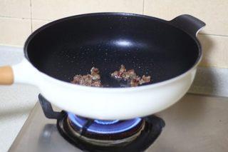 Omelette Fried Rice step 6: Continue cooking until the sausage becomes lightly golden.