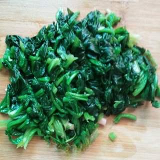 Korean Stone Pot Bibimbap step 4: Cut the cooled spinach into bite-sized pieces.