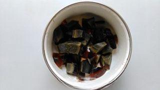 Century Egg and Pork Congee step 5: Dice the century egg into small pieces.
