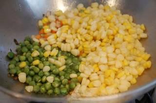 Stir-Fried Sweet Corn with Pine Nuts step 5: Add the sweet corn kernels and green peas. Stir-fry until evenly heated.