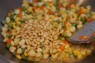 Stir-Fried Sweet Corn with Pine Nuts step 6: Stir in the toasted pine nuts. Season with salt and a small amount of sugar, the