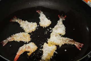 Crispy Breaded Prawns step 8: Lightly brush a skillet with olive oil. Cook the shrimp over low heat, turning o