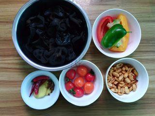 Spicy Black Fungus Salad with Peanuts step 1: Gather and prepare all ingredients.