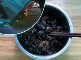Spicy Black Fungus Salad with Peanuts step 6: Remove the spices from the oil and immediately pour the infused hot oil over the