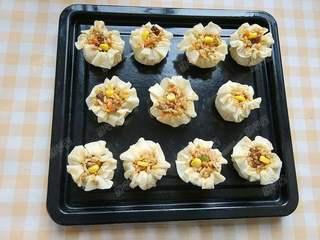 Steamed Rice and Pork Dumplings step 13: Arrange the dumplings on a steamer tray and garnish with a few corn kernels.