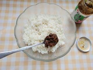 Steamed Rice and Pork Dumplings step 2: Add 3 tablespoons of mushroom sauce.
