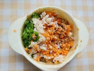 Steamed Rice and Pork Dumplings step 5: Add the diced vegetables to the pork mince.