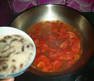 Tomato Pork Liver Soup Recipe step 9: Slowly add the liver mixture to the boiling soup.