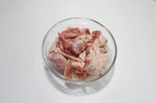 Beer-Braised Duck Recipe step 1: Rinse the duck thoroughly and cut it into bite-sized pieces.