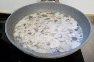 Beer-Braised Duck Recipe step 2: Place the duck in cold water, bring to a boil, and skim off any foam.