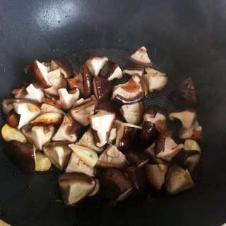 Stir-Fried Shiitake Mushrooms and Rapeseed Greens step 9: In the same wok, heat a little more oil and sauté the remaining garlic and dried