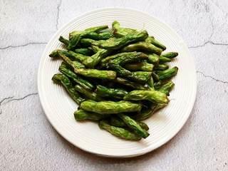Stir-Fried String Beans with Minced Pork step 3: Fry the beans until they become slightly wrinkled, tender, and lightly browned.