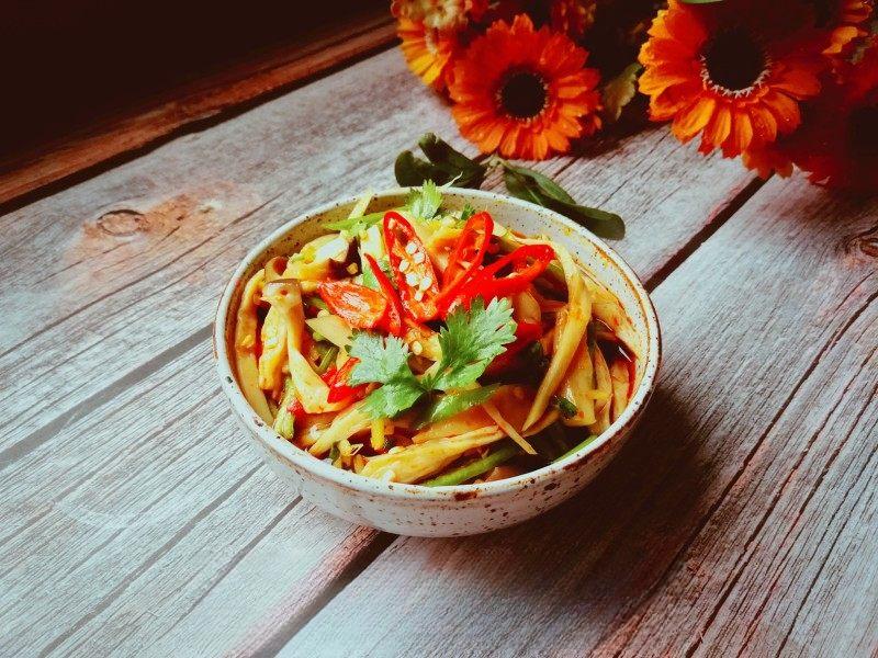 Spicy and Hot Stir-Fried Shiitake Mushrooms with Vegetables finished dish