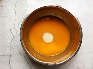 Sweet Pumpkin Steamed Cake Recipe step 3: Add the water and yeast, then stir until evenly combined.