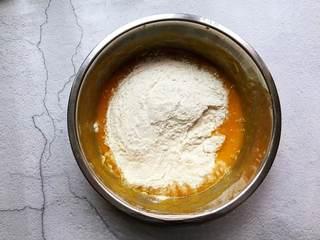 Sweet Pumpkin Steamed Cake Recipe step 4: Add the flour to the pumpkin mixture.