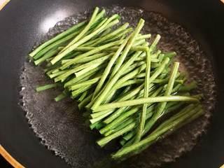 Bean Sprout Salad step 3: Bring a pot of water to a boil. Add a small pinch of salt and blanch the string 