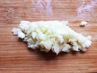 Bean Sprout Salad step 6: Finely mince the garlic cloves.