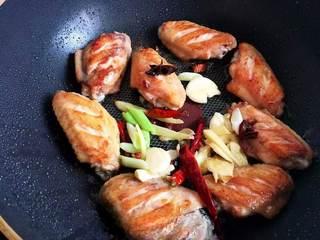 Braised Chicken Wings with Sweet and Savory Flavor step 6: Add the scallion, ginger, garlic, Sichuan peppercorns, star anise, and dried chi