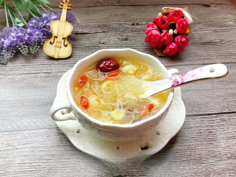 Tremella and Lotus Seed Sweet Soup finished dish