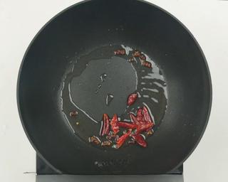 Hot and Sour Shredded Potatoes step 5: Heat oil in a wok and stir-fry the Sichuan peppercorns and dried chilies until f