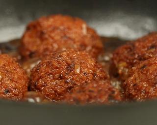 Braised Lion's Head Meatballs step 10: Reduce to low heat and braise for about 30 minutes. Spoon the sauce over the mea