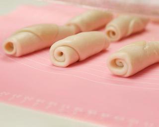 Crispy Flaky Pastries step 14: Roll up tightly and cover. Rest for 20 minutes.