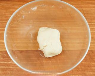 Crispy Flaky Pastries step 9: Rub the flour and lard together until crumbly, then knead into a smooth dough.