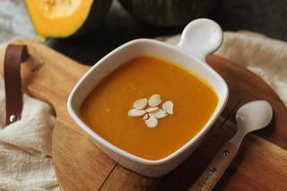 Creamy Pumpkin Pudding step 13: Pour the pudding into serving bowls and garnish with almond slices.