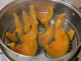 Creamy Pumpkin Pudding step 4: Allow the cooked pumpkin to cool slightly.