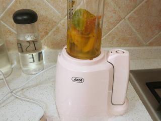 Creamy Pumpkin Pudding step 6: Transfer the pumpkin flesh and water to a blender in batches.