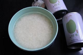 Vegetable Curry Rice step 1: Rinse the rice and soak it in water for about 40 minutes.