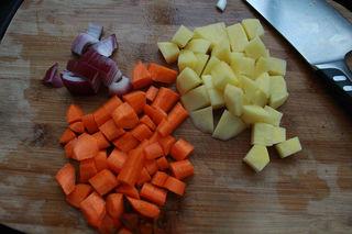 Vegetable Curry Rice step 4: Cut all vegetables into evenly sized chunks.