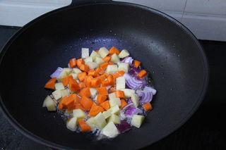Vegetable Curry Rice step 7: Add the carrot and potato. Rinse the potato pieces beforehand to remove excess s