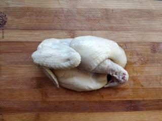 Spicy Steamed Chicken step 9: Remove the chicken from the ice water, pat dry, then cut it into bite-sized piec