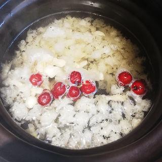 Lotus Seed and White Fungus Dessert Soup step 6: Add the soaked lotus seeds, dried lily bulbs, and red dates. Continue simmering