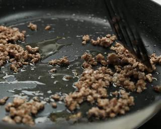 Beef and Tomato Pasta step 7: Add the ground beef and cook until browned and crumbly.