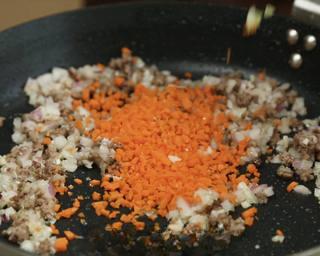 Beef and Tomato Pasta step 8: Add the onion and garlic, then sauté until fragrant and softened.