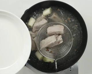 Braised Pork Ribs step 3: Bring to a boil, blanch the ribs to remove impurities, then drain and set aside.