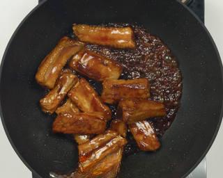 Braised Pork Ribs step 6: Add soy sauce and Shaoxing wine. Pour in enough hot water to cover the ribs by a