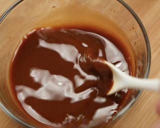 Braised Eggplant with Tomatoes and Peppers step 6: Prepare the sauce by mixing sugar, braised soy sauce, cornstarch, and a little w
