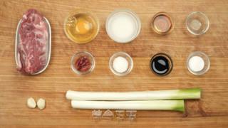 Scallion Lamb Stir-Fry step 1: Wash and prepare all ingredients.