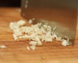 Scallion Lamb Stir-Fry step 3: Finely mince the ginger.