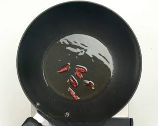 Scallion Lamb Stir-Fry step 8: Heat oil in a wok over high heat. Add the dried red chili peppers and stir-fry u