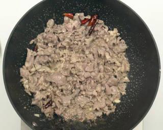 Scallion Lamb Stir-Fry step 9: Add the lamb slices and stir-fry quickly to separate them. Add the ginger and sc