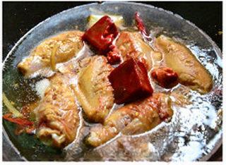 Fermented Tofu Braised Chicken Wings step 6: Add the fermented tofu brine and the fermented tofu cubes. Simmer over medium-lo