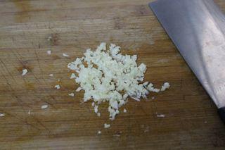 Sweet and Sour Pork Strips step 6: Mince the garlic finely.